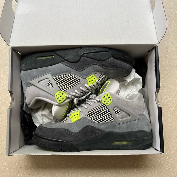 Jordan 4 retro se95 neon main image 5